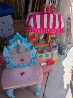 Free Hello Kitty kids kitchen and frozen mini vanity
