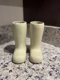 FREE Boot Vases with Distressed