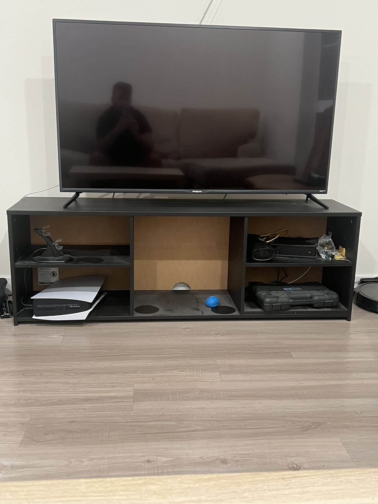 Multimedia Stand