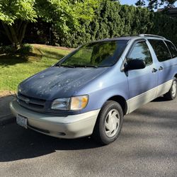 2000 Toyota Sienna