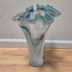 MURANO 17” Tall RUFFLED TOP GREEN SWIRL VASE w/GREEN, WHITE & GOLD SWIRLS ~ EUC