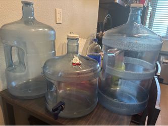 3 galones de agua
