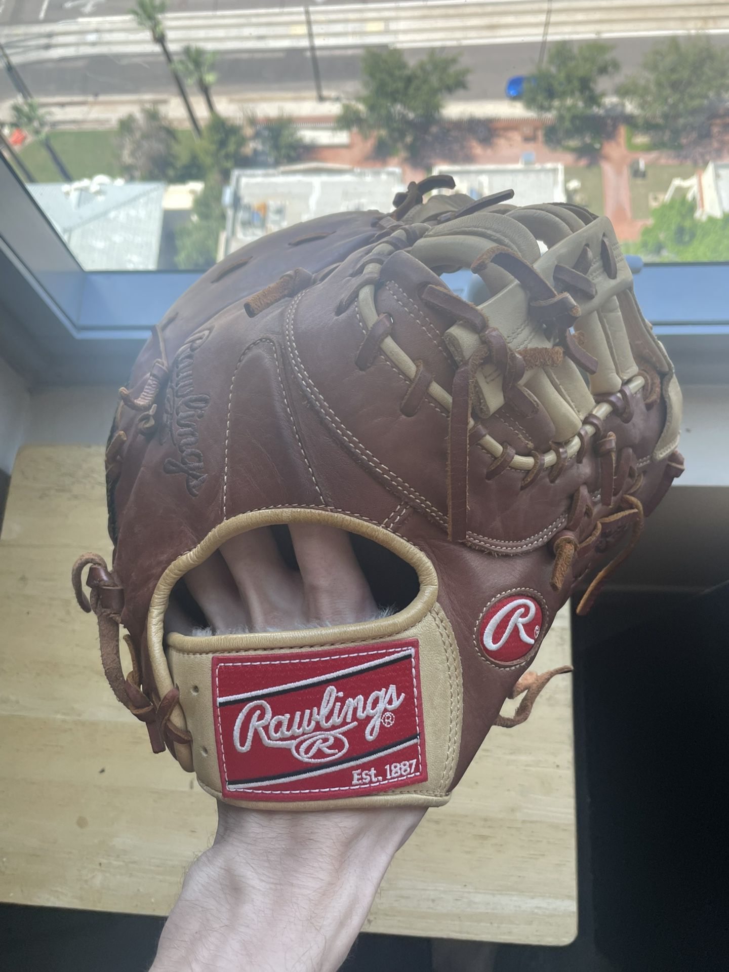 Rawlings First Base Glove - The Gold Glove Series