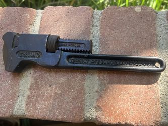 Trimont Mfg 10" Pipe Wrench - Vintage