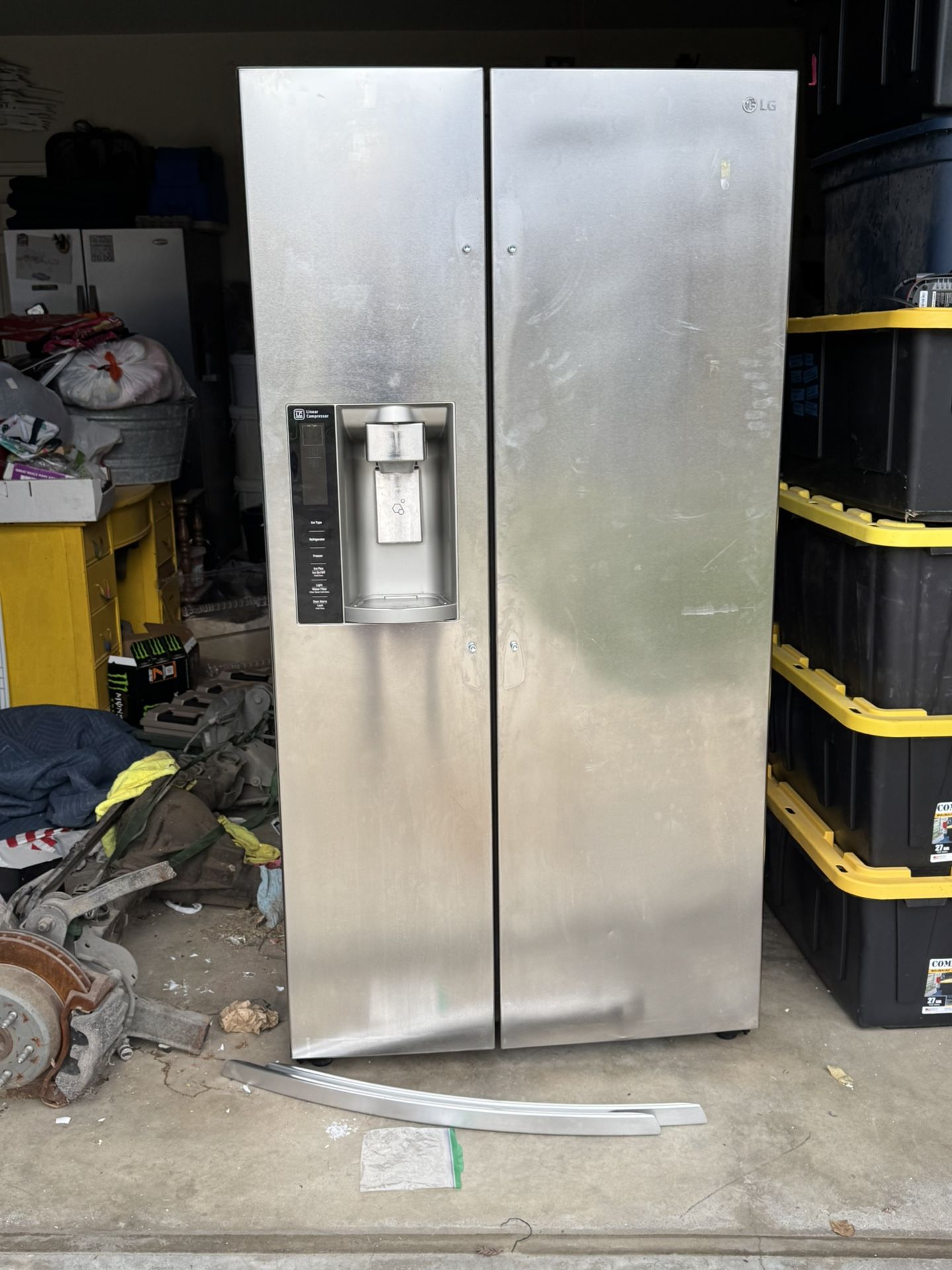 LG 26 Cubic Inch Side By Side for Sale in Tulare, CA - OfferUp