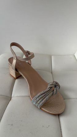 Delicacy Champagne low heel sandals
