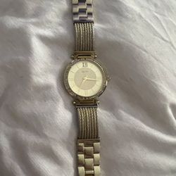 Guess Soho W0638L2 ladies' gold-tone stainless steel analog watch with a crystal-set bezel and a twisted cable bracelet. 