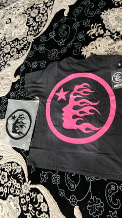 He’ll star shirt black,pink size M