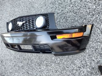 2005-2009 Ford mustang GT complete front bumper with all the accessories OEM.