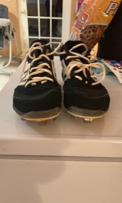 New Balance white and black metal baseball cleats