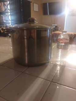 Stock pot $12