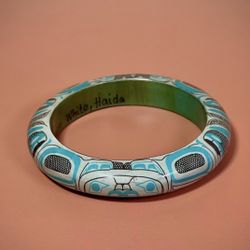 HAIDA Gordon White Beaver Man Design Handmade Wood Bangle Northwestern 3.5 Signed Collectible 