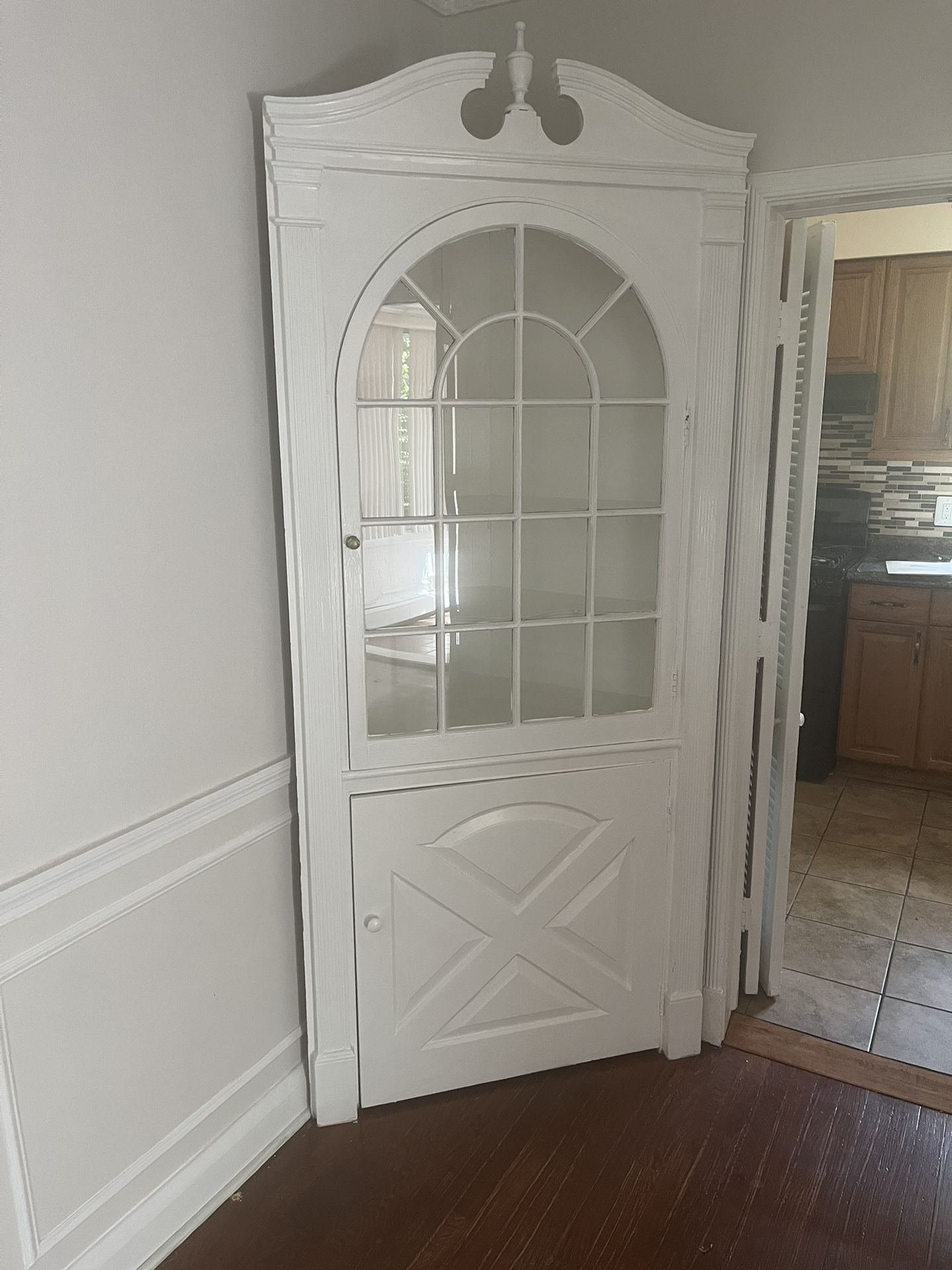 Colonial Corner Hutch