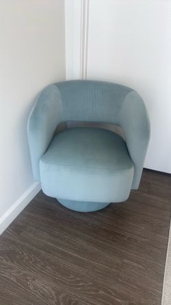 Jurate Mid-Century Modern Upholstered Split-Back Curved Sculpture Swivel Accent Chair By Wrought Studio
