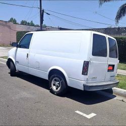 2003 GMC Safari Cargo