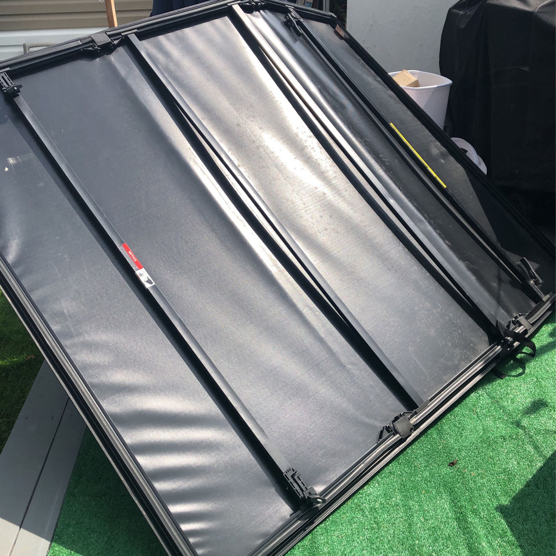 Pick up truck bed cover
