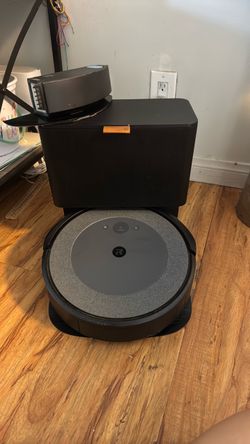 iRobot Roomba Robot Vacuum with Self-Empty Base