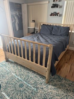 Queen Wood Beige Bedroom Set