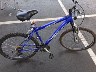 SCHWINN SIDEWINDER 26 " MOUNTAIN BIKE