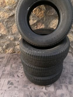 Slightly used Bridgestone Dueller 275/65R18 Tires