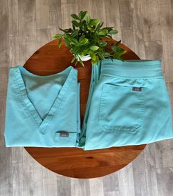 Figs scrubs - medium