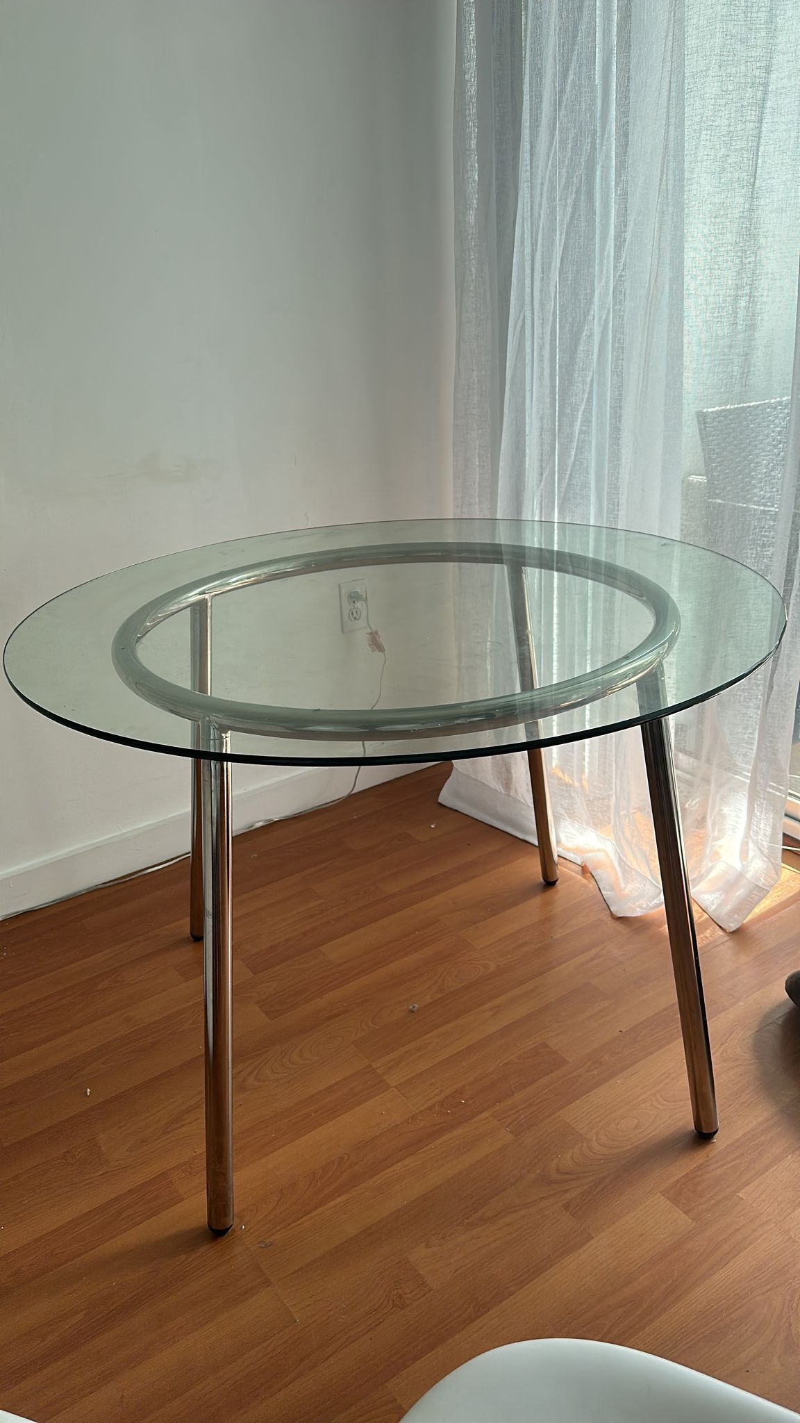 Round Glass Table, Glass Top Table With Chrome Base 41 1/2”d