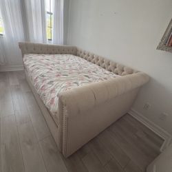 Free RH Restoration Hardware Inspired Daybed Full Size With Trundle