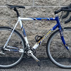 Cannondale 58cm Road Bike w Carbon Fork - Ultralight - Conti Gatorskins
