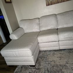 RECLINING SECTIONAL  WITH CHASE