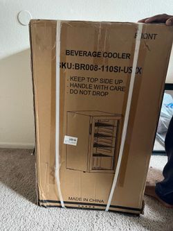 Mini Refrigerator/Beverage Cooler(Unopened)