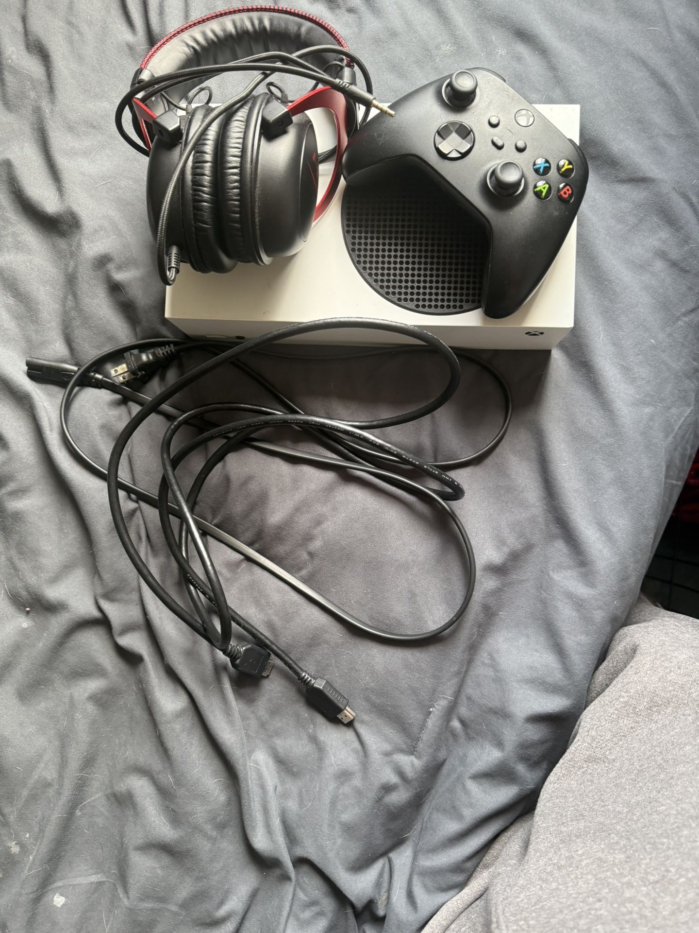 ✓ Xbox Series S Bundle – 512GB Digital Console Controller