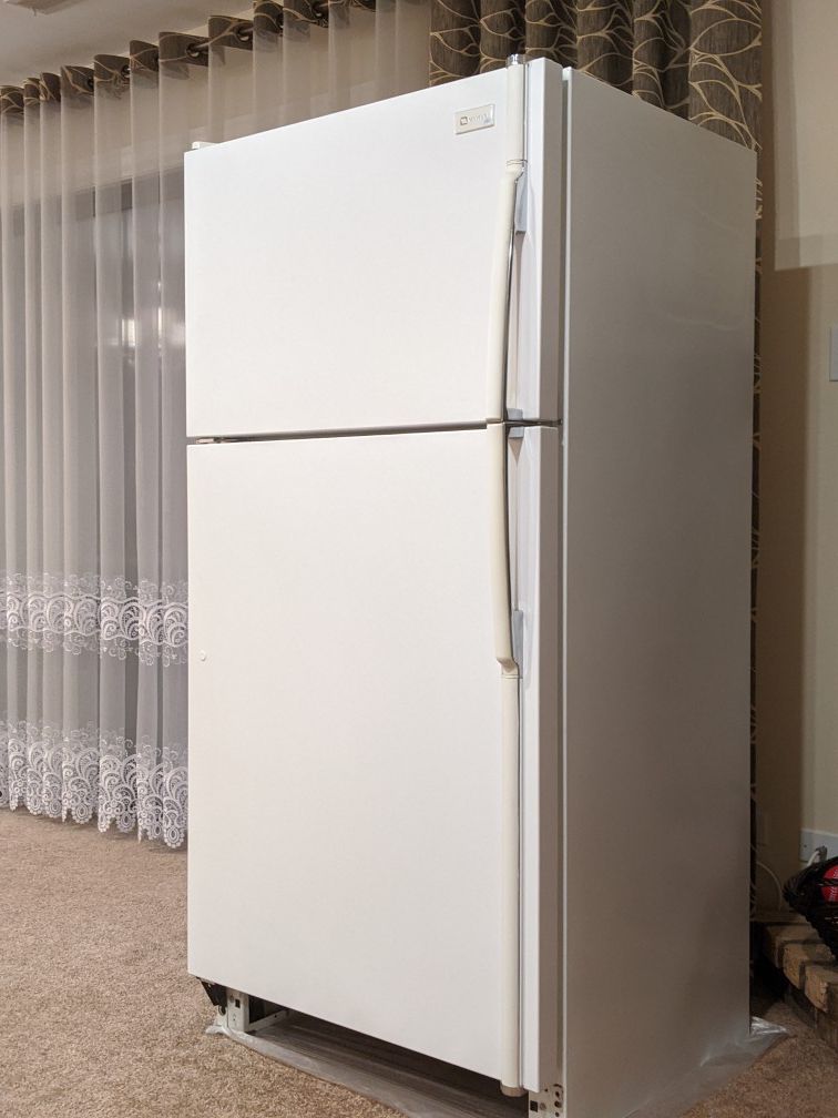 Maytag Refrigerator 18.6 cu. ft. RTD 1900 DAE