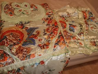 Queen Size Comforter Skirt With Pillow Cases