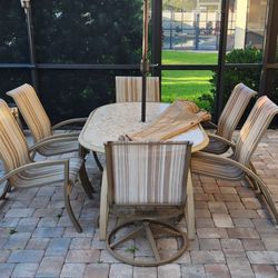 Outdoor Dining Set with Umbrella 