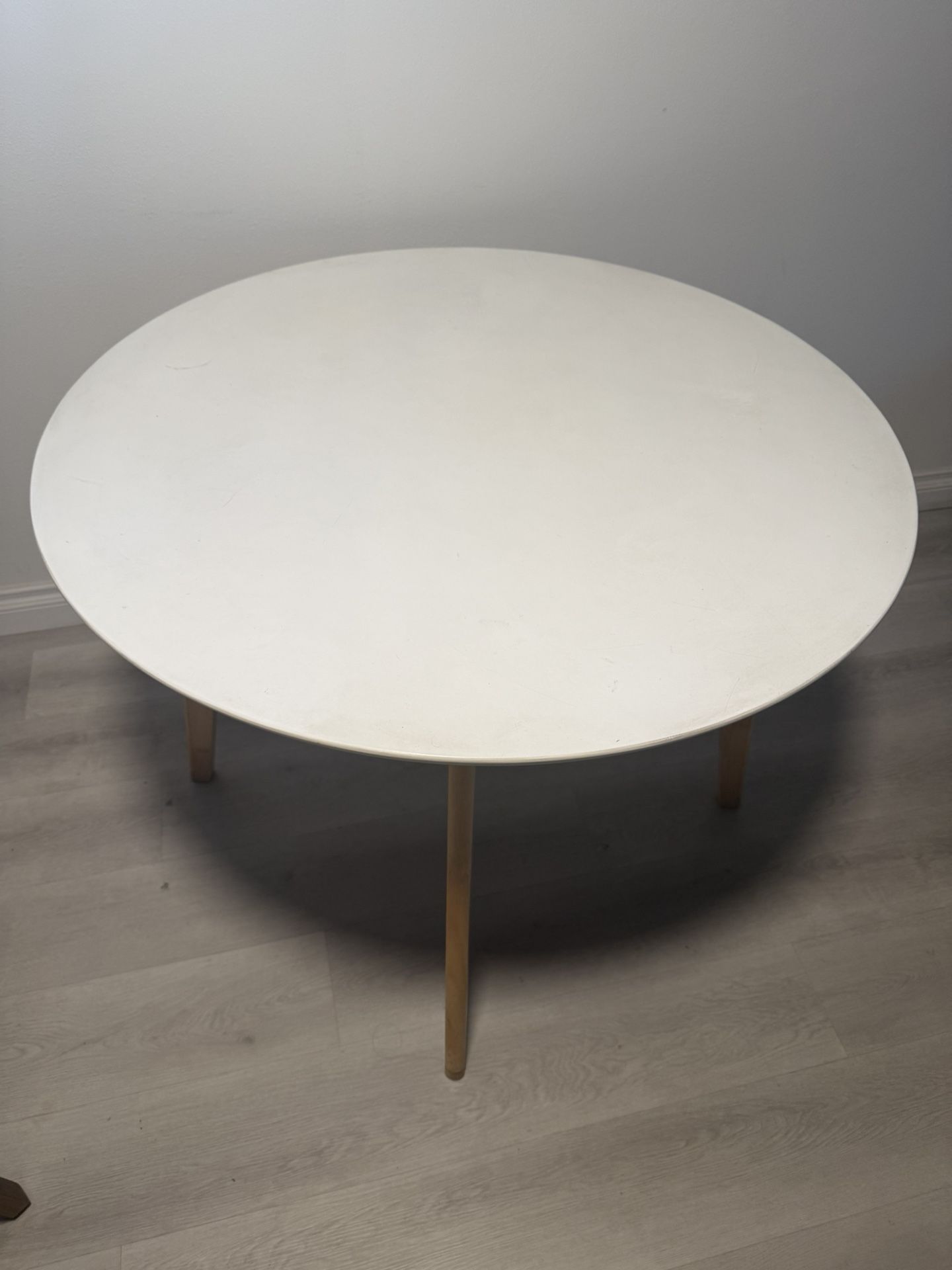 Dining Table Getting Rid Of Today! $20 OBO