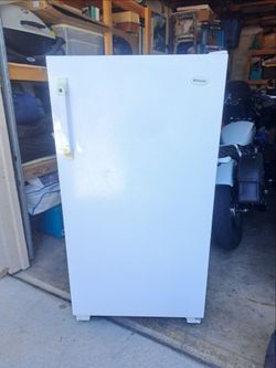 FRIGIDAIRE UP RIGHT FREEZER