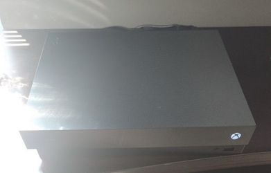 Xbox one Fairly New condition 