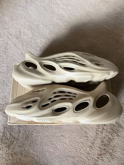 Yeezy Foam Runner Ochre ( Size 8 ) 