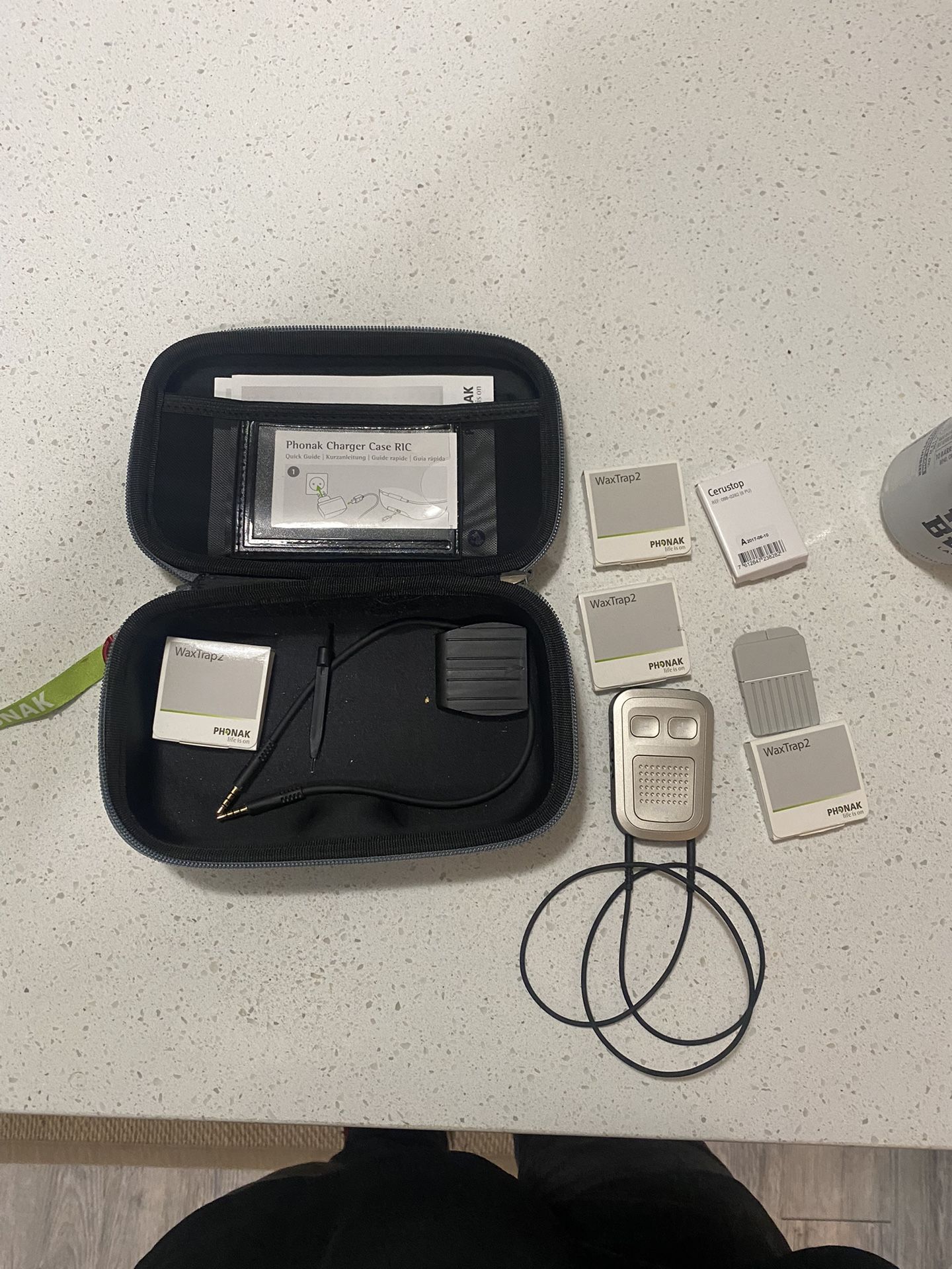 PHONAK™ COMPILOT II BLUETOOTH STREAMER AND REMOTE CONTROL - WITH CASE AND MANUAL