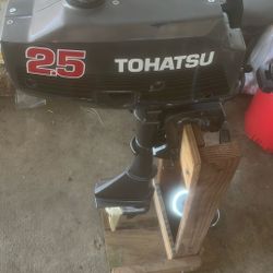 2.5 Tohatsu Outboard Motor