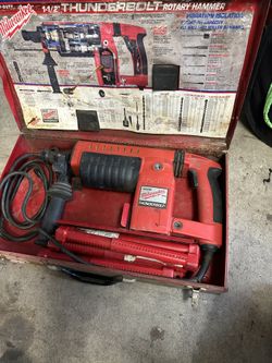 Milwaukee 1 1/2” SDS HD  Thunderbolt Rotary Hammer