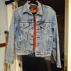 VINTAGE. LEVIS. TYPE. III.   COLLAR. WARE. BUT BAD ASS JACKET. S IZE. LG.   