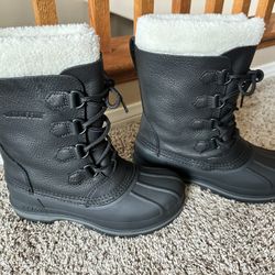Baffin women’s snow boots size 6, and other winter gear/snowboard gear