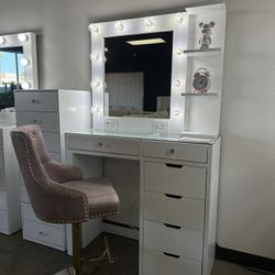 Vanity Set — LED Mirror & Dresser Table