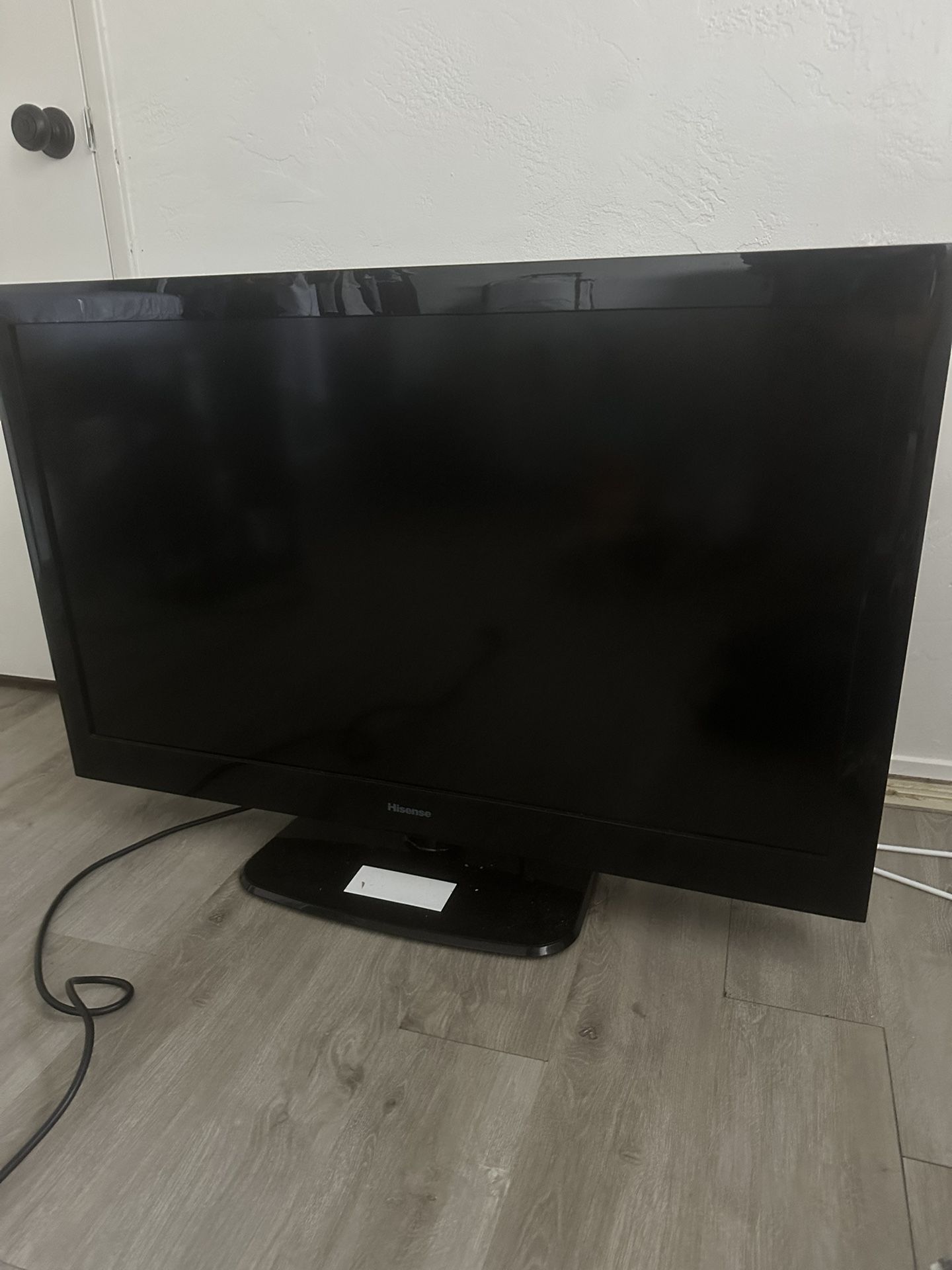 TV Hisense 42 Inches lcd