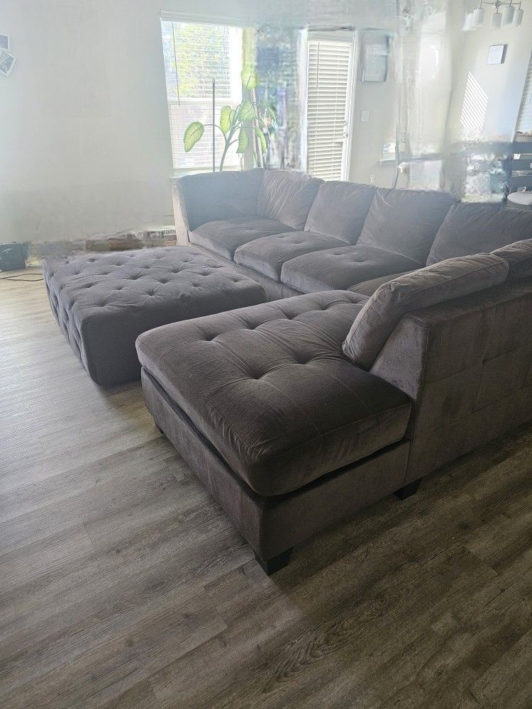 Right Arm Facing Chaise sofa & Ottoman