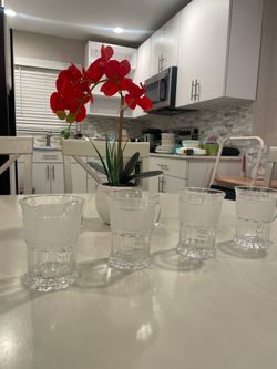 Set of 4 Frosted Glass Mugs with Leaf Pattern