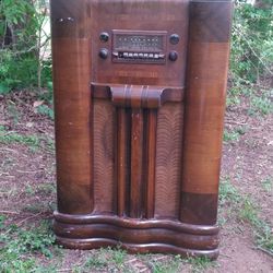 1930s RCA Radio With Speaker