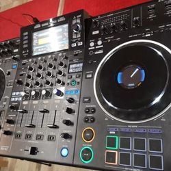 LiKE NEW : Pioneer XDJXZ Controller, Odyssey Hard Case, MAGMA Case & Decksaver