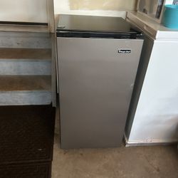 Magic Chef Mini Fridge
